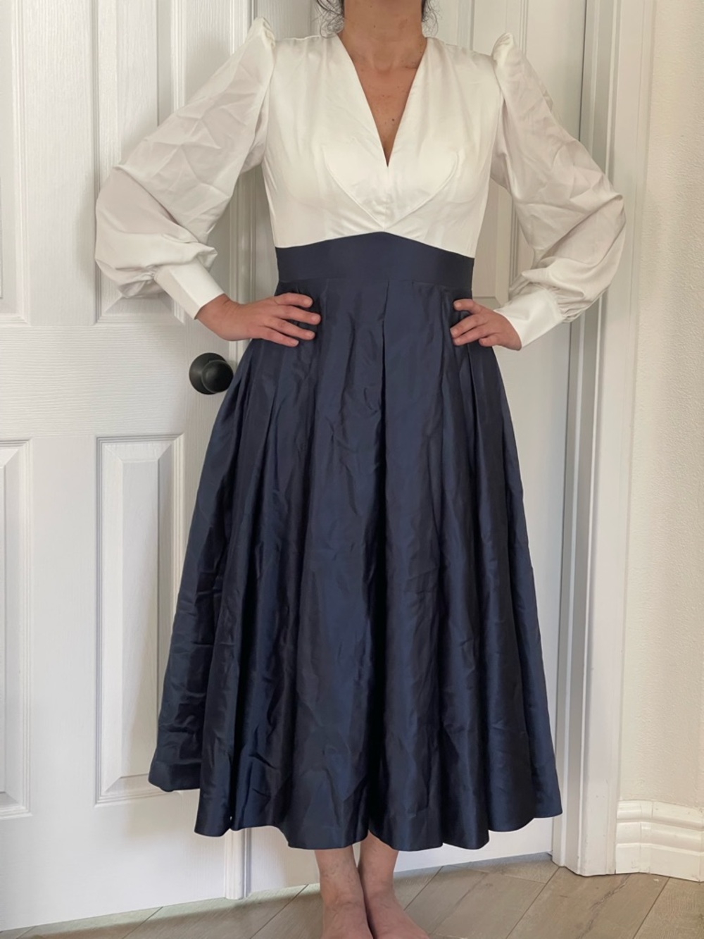 Lanting bride Two-Tone V-Neck Midi Dress in White & Navy sz 4/6